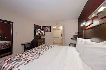 Standard Room, 1 King Bed, Accessible (Smoke Free)