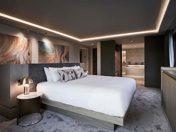 Executive Villa, 1 King Bed, Club Lounge Access (William Clarke Sky)