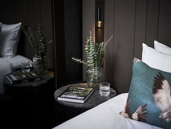 Deluxe Suite, 1 King Bed, Club Lounge Access