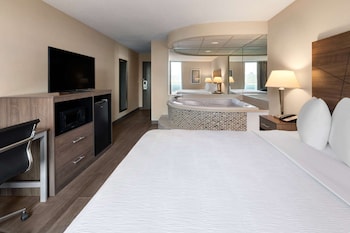 Deluxe Room, 1 King Bed, Non Smoking, Jetted Tub