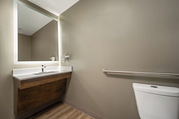 Deluxe Room, 2 Queen Beds, Accessible, Non Smoking (Mobility, Roll-In Shower)