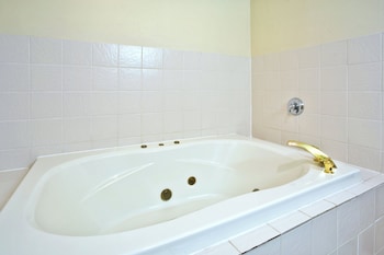 Standard Room, 1 King Bed, Jetted Tub