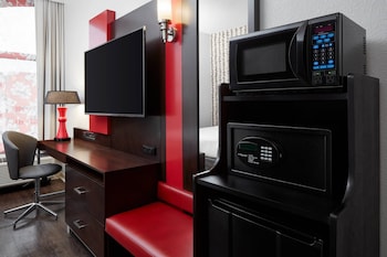Room, 2 Queen Beds (Mobility/Hearing Access, Roll-In Shwr)