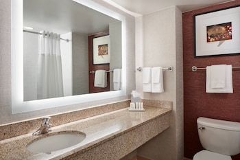 Room, 2 Queen Beds (Mobility/Hearing Access, Roll-In Shwr)