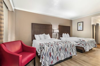 Deluxe Room, 2 Queen Beds, Non Smoking