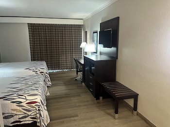Deluxe Room, 2 Queen Beds, Non Smoking