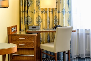 Deluxe Room, 1 Queen Bed