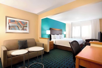 Suite, 1 King Bed with Sofa bed, Non Smoking