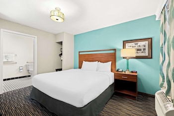 Standard Room, 1 King Bed, Non Smoking, Jetted Tub