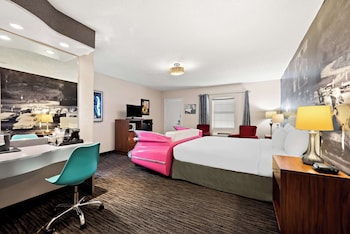Suite, 1 King Bed, Non Smoking, Jetted Tub