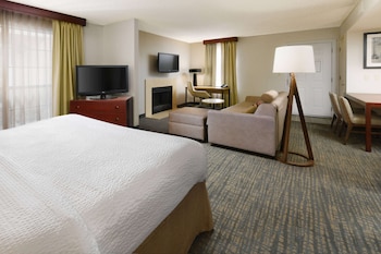 Room, 1 King Bed with Sofa bed, Accessible (Mobility Roll in Shower)