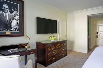 Deluxe Room, 1 King Bed (Guest)