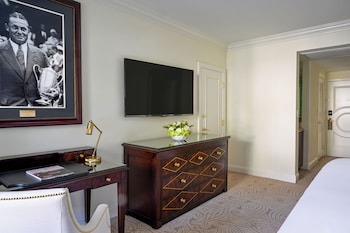 Deluxe Room, 1 King Bed (Guest)