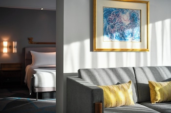 1 King Bed, Club Lounge Access, Junior Suite