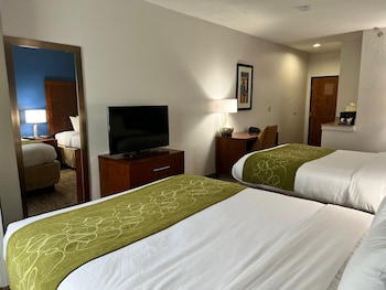 Suite, Non Smoking (2 Queen Beds & 1 Sofa Bed)