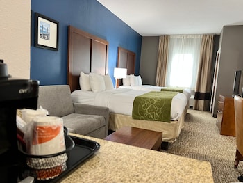 Suite, Non Smoking (2 Queen Beds & 1 Sofa Bed)