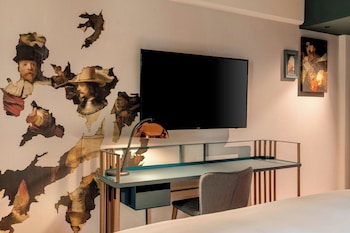 Club Room, 1 King Bed