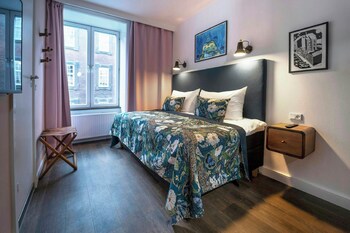 Room (THE ONE)