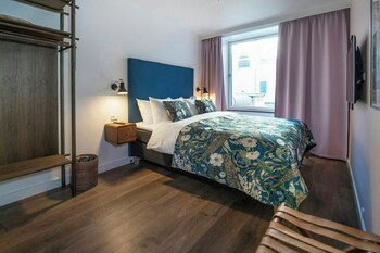 Room (THE ONE)