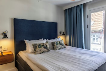 Room (THE ONE)