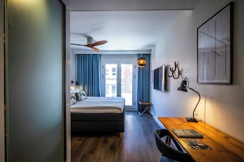 Room (THE ONE)