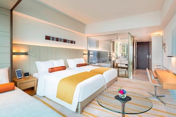 Club Deluxe Twin with Club Lounge Access