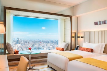 Club Deluxe Twin with Club Lounge Access