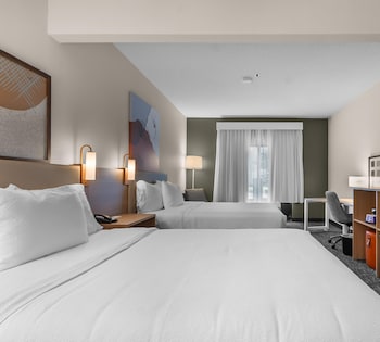 Room, 2 Queen Beds, Accessible, Bathtub (Mobility & Hearing)