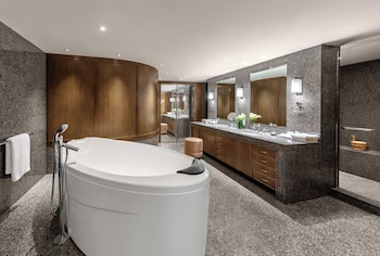 Panoramic Suite, Marina Bay View, Lounge Access, High Floor