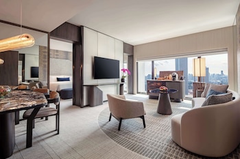 Skyline Suite Non Smoking 1 Double Bed City View