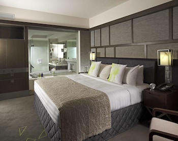 Deluxe Panoramic 02 Bedrooms, Connecting Rooms, High Floor, City View
