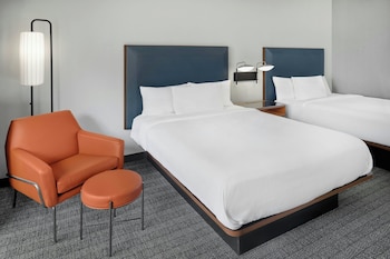 Room, 2 Queen Beds, Accessible Bathtub