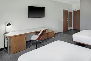 Room, 2 Queen Beds, Accessible Bathtub