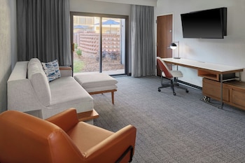 Suite, 1 Bedroom, Hearing Accessible (Transfer Shower)