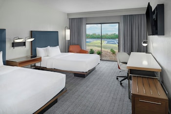 Room, 2 Queen Beds, Accessible Bathtub