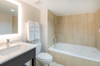 Standard Room, 1 King Bed, Jetted Tub