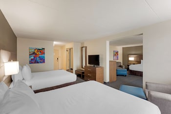 Standard Room, Multiple Beds, Non Smoking, Microwave (1 king and 2 queen beds)