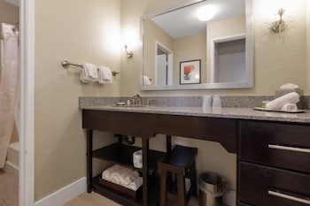 Suite, 1 Bedroom, Kitchen, Ocean View (1 King bed and sofa sleeper)
