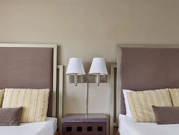 Suite, 1 Bedroom, Kitchen, Pool View (2 Double Bed with Sofa Bed)