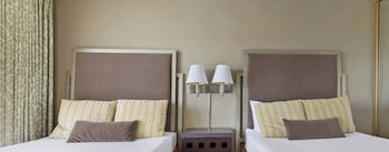Suite, 1 Bedroom, Kitchen, Pool View (2 Double Bed with Sofa Bed)