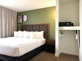Economy Room, Mobility Accessible