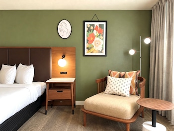 Deluxe Room, 1 King Bed