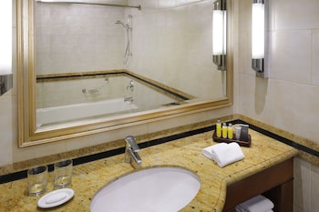 Executive Room, 1 King Bed, Balcony (Executive Level)