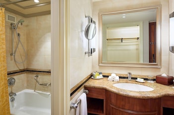 Executive Room, 1 King Bed, Balcony (Executive Level)
