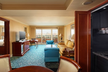 Executive Suite, 1 King Bed, Balcony