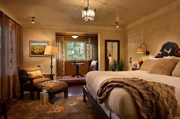 Deluxe Suite, 1 King Bed, Fireplace (wood burning fireplace)