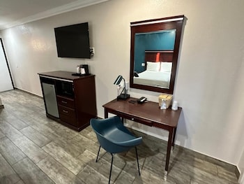 Room, 2 Queen Beds, Non Smoking