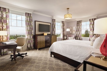Deluxe Room, 1 King Bed, Bay View (Roll In Shower)
