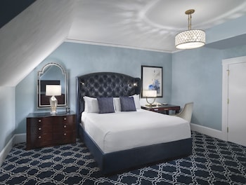 Deluxe Room, 1 King Bed, Bay View (Roll In Shower)
