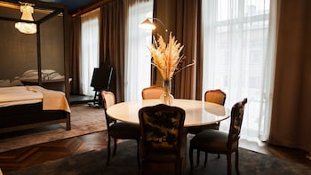 Rose Suite